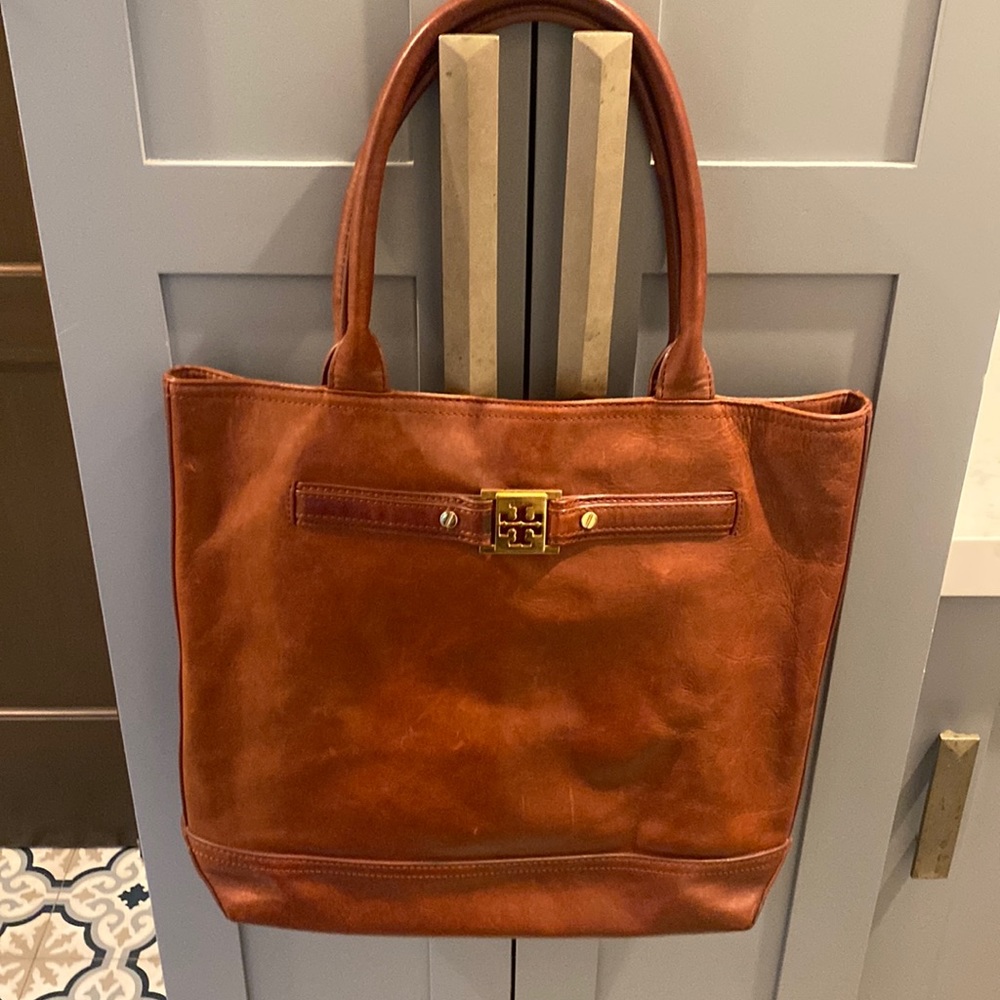 Beautiful brown/cognac classic Tory Burch Bag